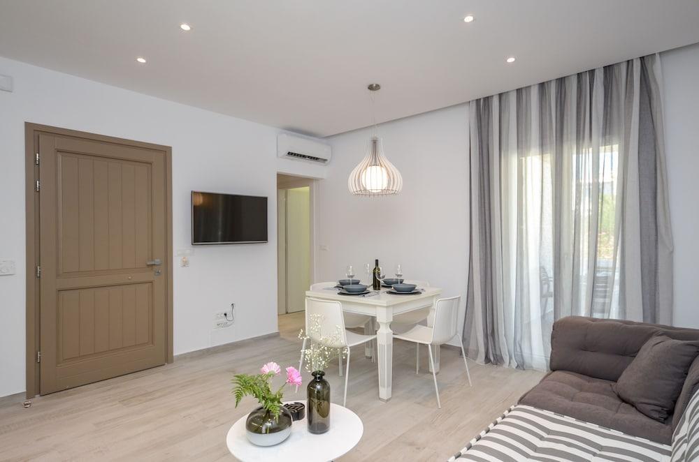 Elegant Apartments อาโยส โพรโกปิออส ภายนอก รูปภาพ